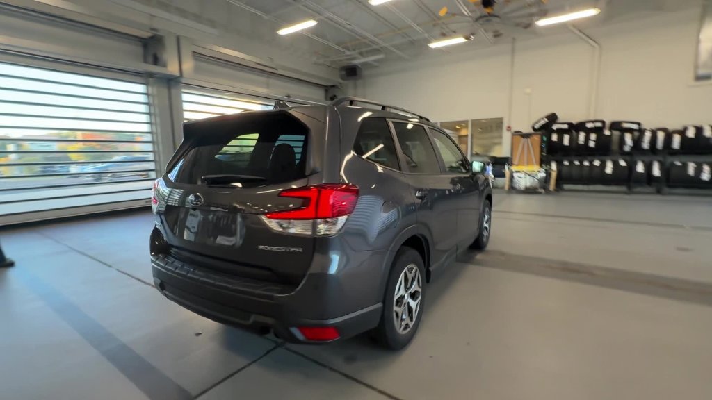 Used 2023 Subaru Forester Premium AWD/4WD image 10