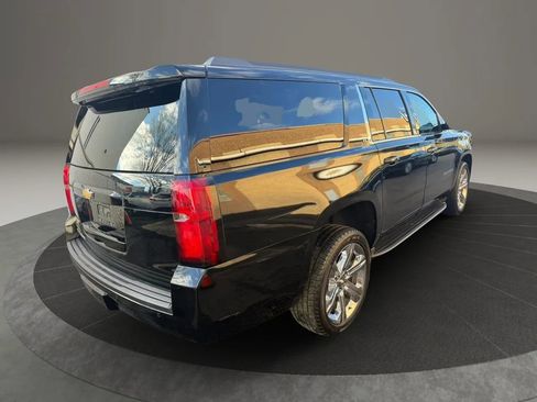 Used 2016 Chevrolet Suburban LT image 5