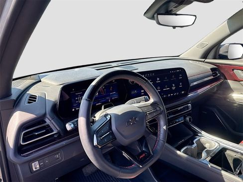 Certified 2025 Chevrolet Traverse RS image 12