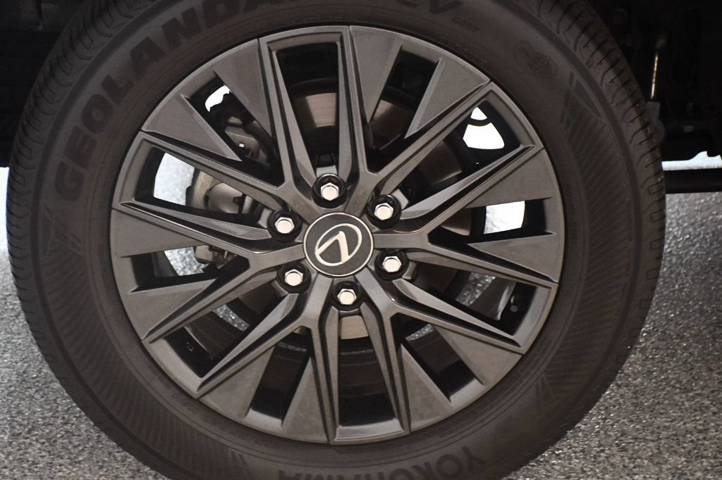 Used 2024 Lexus GX 550 w/ Cold Area Package AWD/4WD image 21