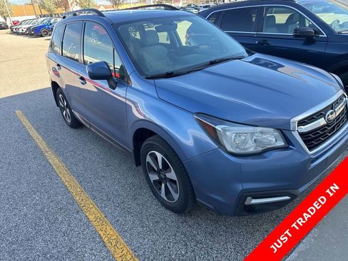 Used 2017 Subaru Forester 2.5i Premium w/ All-Weather Package AWD/4WD image 3