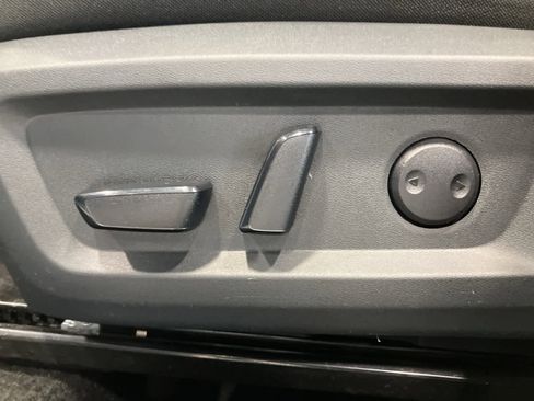 Used 2025 Nissan Rogue SV image 11