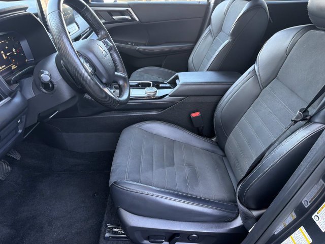 Used 2025 Mitsubishi Outlander SE FWD image 14