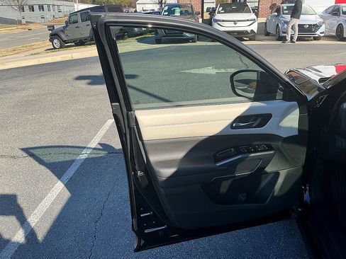 Certified 2023 Nissan Pathfinder SL w/ SL Premium Package image 7