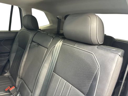 Used 2023 Volkswagen Tiguan SE w/ Panoramic Sunroof Package FWD image 33