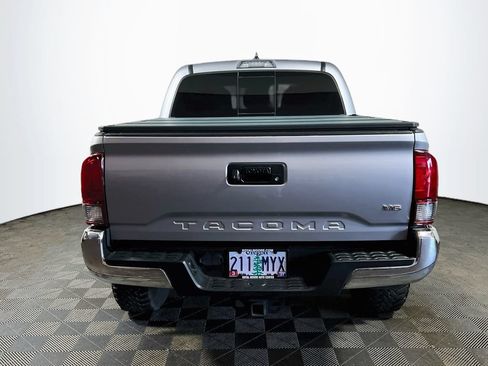Certified 2018 Toyota Tacoma TRD Off-Road AWD/4WD image 6
