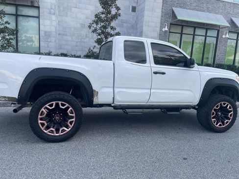 Used 2016 Toyota Tacoma SR image 13