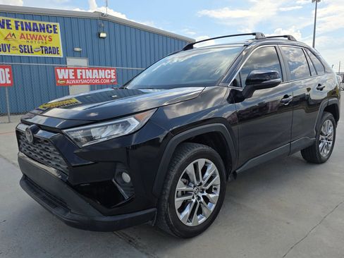 Used 2021 Toyota RAV4 XLE Premium FWD image 3