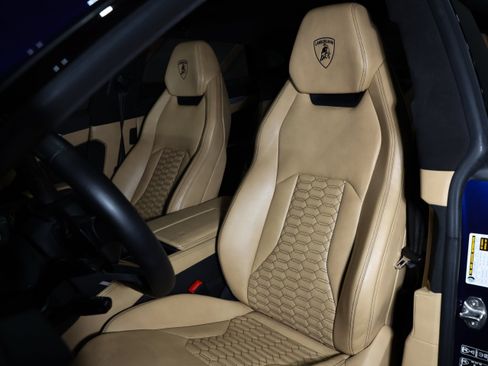 Used 2019 Lamborghini Urus AWD/4WD image 26