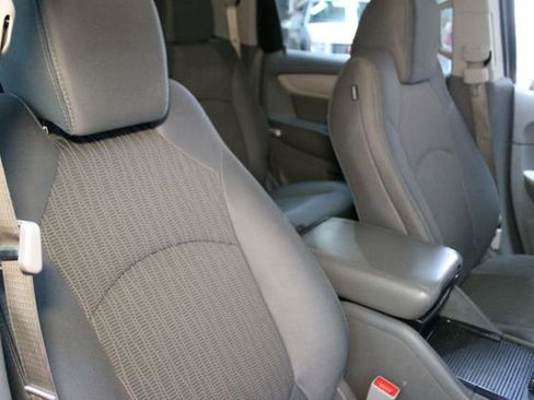Used 2017 Chevrolet Traverse LT FWD image 10