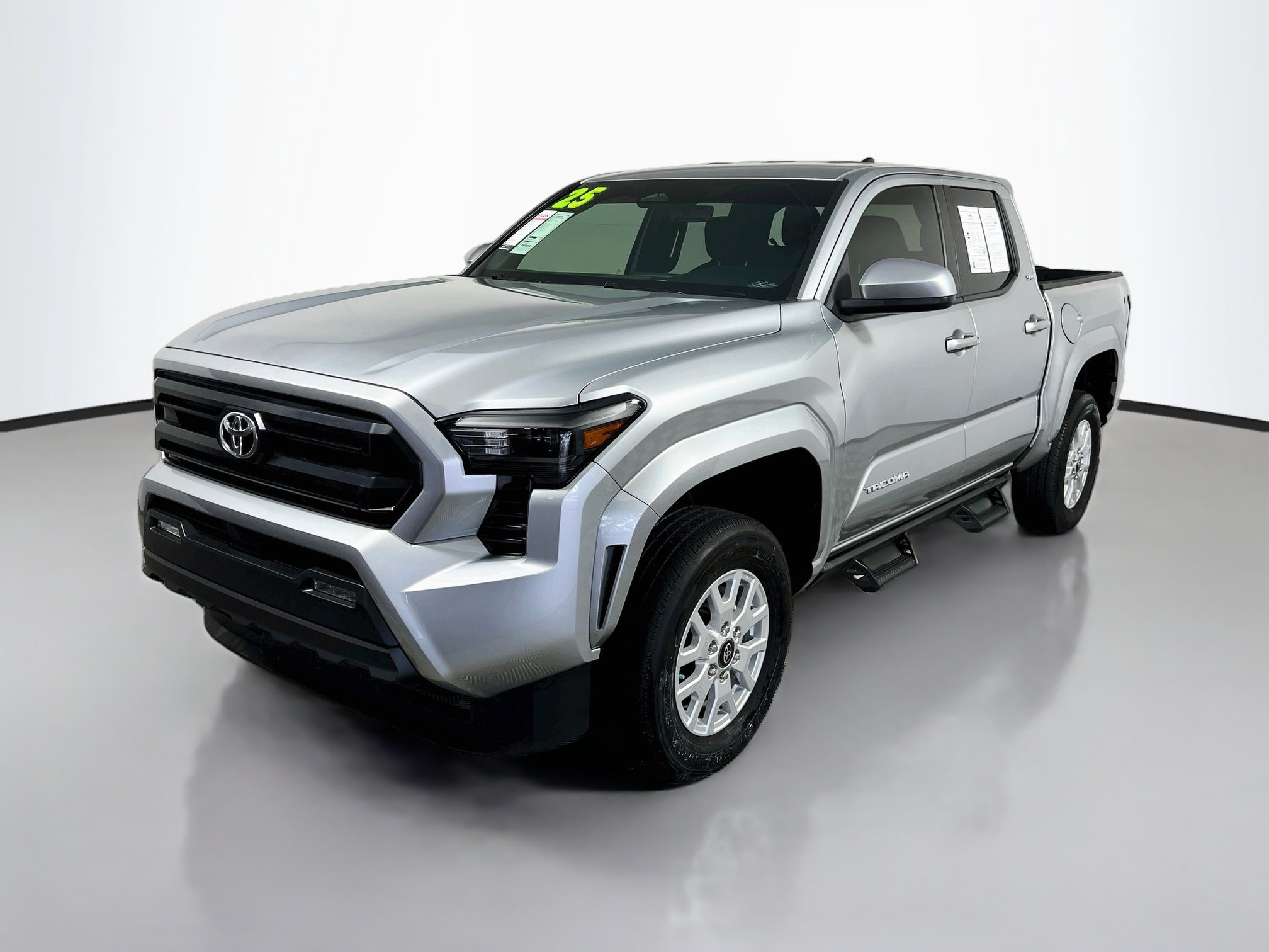 Used 2025 Toyota Tacoma SR5 AWD/4WD image 10