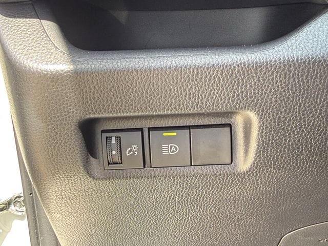 Used 2025 Toyota RAV4 XLE FWD image 24