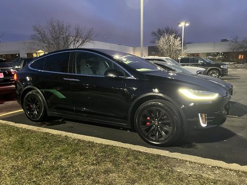 Used 2019 Tesla Model X P100D image 2