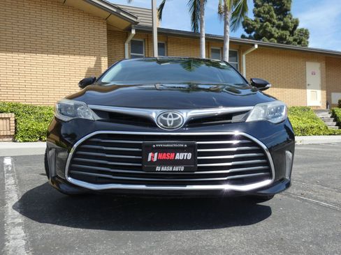 Used 2018 Toyota Avalon XLE image 19