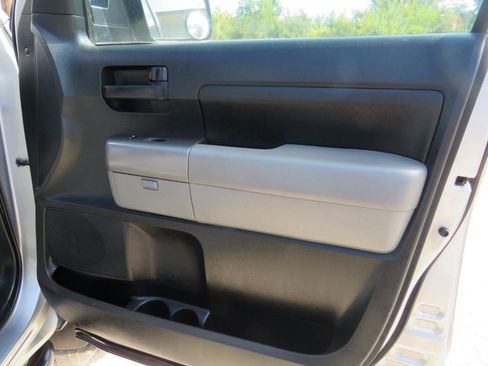 Used 2011 Toyota Tundra 4x4 Double Cab w/ Tow Pkg image 20
