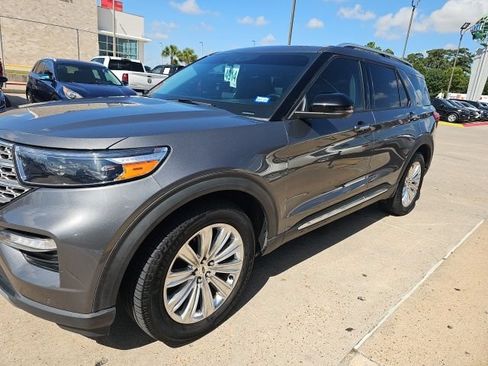 Used 2022 Ford Explorer Limited w/ Limited Technology Package RWD image 9