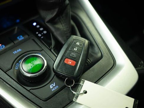 Used 2020 Toyota RAV4 XSE AWD/4WD image 25