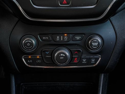 Used 2020 Jeep Cherokee Latitude image 13