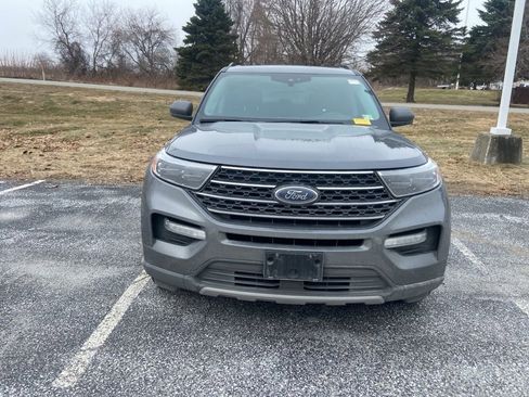 Used 2021 Ford Explorer XLT w/ Equipment Group 202A image 2
