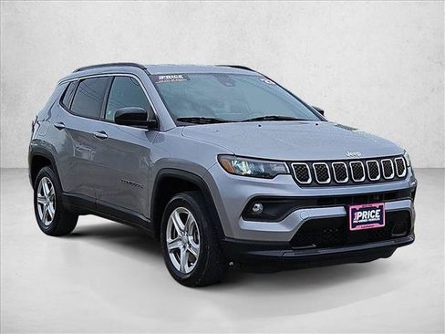 Used 2023 Jeep Compass Latitude AWD/4WD image 3