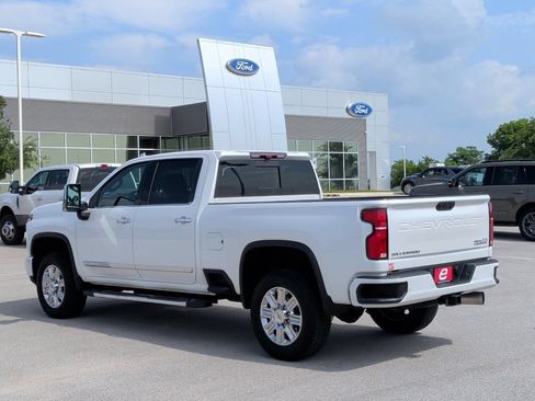 Used 2025 Chevrolet Silverado 2500 High Country w/ Technology Package AWD/4WD image 5