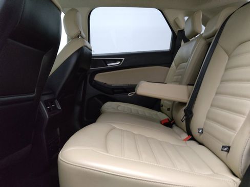 Used 2018 Ford Edge SEL w/ Equipment Group 201A FWD image 18