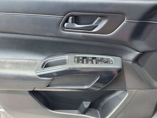 Used 2023 Nissan Pathfinder SV AWD/4WD image 17