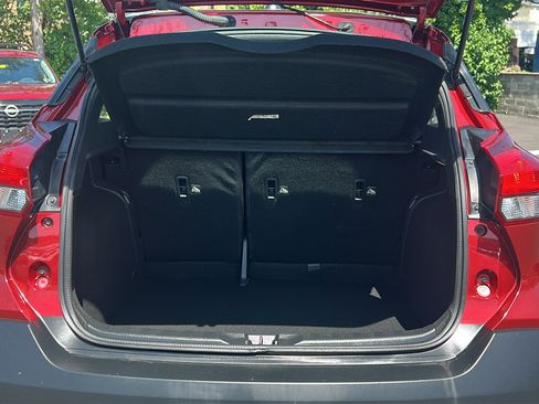 Used 2018 Nissan Kicks SV FWD image 6
