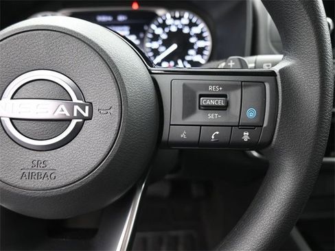 Used 2023 Nissan Rogue SV image 28