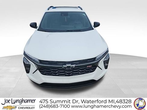Used 2024 Chevrolet Trax RS w/ Sunroof Package FWD image 9