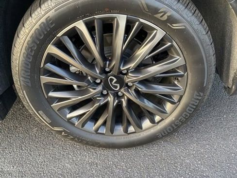 Used 2025 INFINITI QX80 Autograph image 4