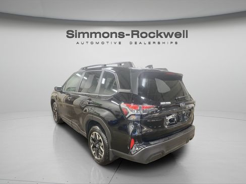 Used 2025 Subaru Forester Premium AWD/4WD image 3