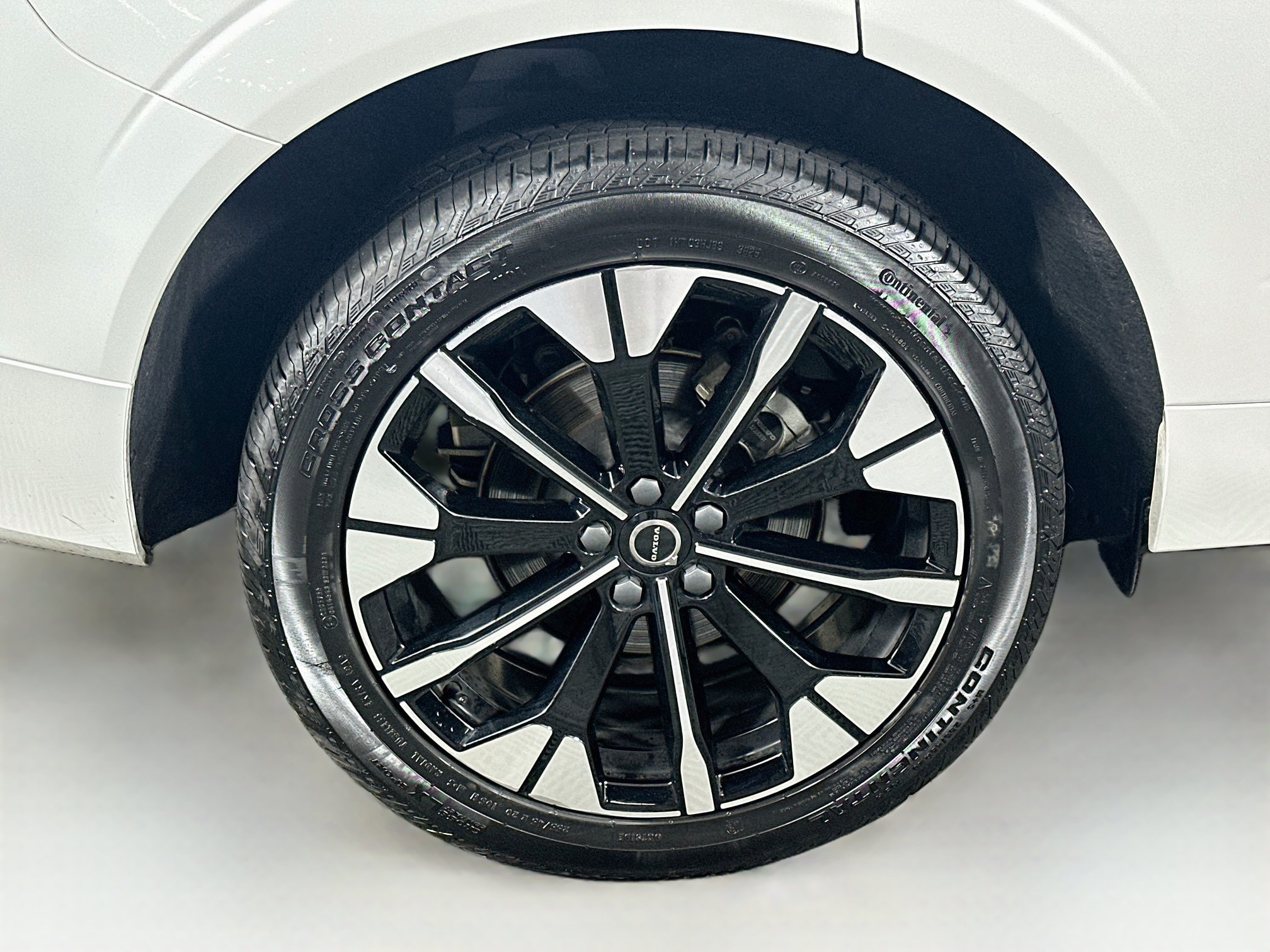 Used 2026 Volvo XC60 B5 Plus AWD/4WD image 11