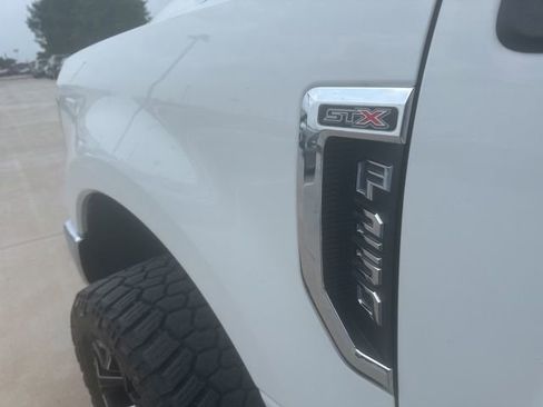 Used 2017 Ford F250 XL w/ STX Appearance Package AWD/4WD image 3
