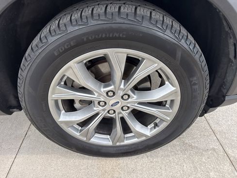 Certified 2022 Ford Explorer XLT w/ Equipment Group 202A image 21