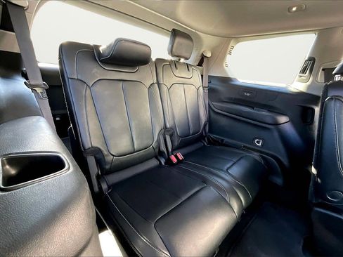 Used 2023 Jeep Grand Cherokee L Limited w/ Black Appearance Package image 24