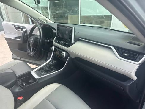 Used 2019 Toyota RAV4 XLE Premium w/ Cold Weather Package AWD/4WD image 31