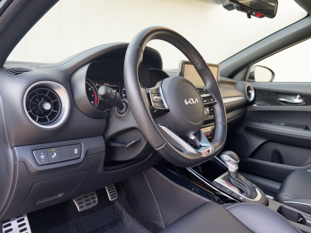 Used 2023 Kia Forte GT-Line w/ GT-Line Premium Package FWD image 4