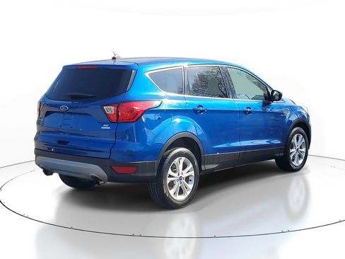 Used 2019 Ford Escape SE image 4