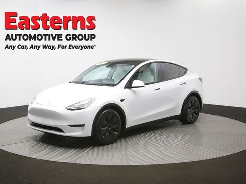 Used 2022 Tesla Model Y Long Range image 51