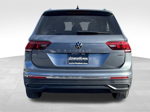 Used 2023 Volkswagen Tiguan SE image 6