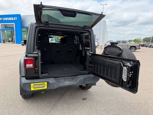 Used 2019 Jeep Wrangler Unlimited Sport S AWD/4WD image 13