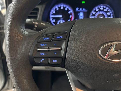 Used 2020 Hyundai Elantra SE FWD image 12
