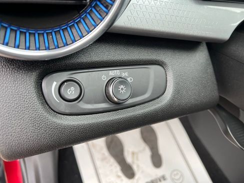 Used 2024 Chevrolet Trax LT w/ Sunroof Package image 26