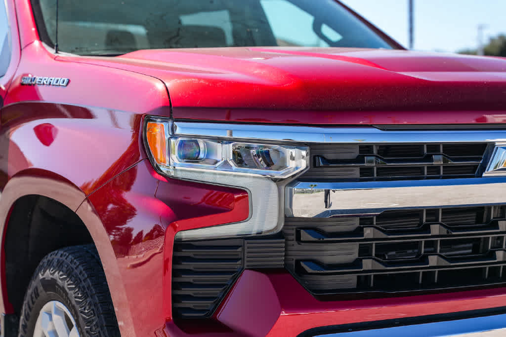 Used 2023 Chevrolet Silverado 1500 LT AWD/4WD image 4