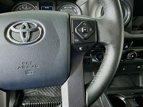 Used 2016 Toyota Tacoma TRD Sport image 40