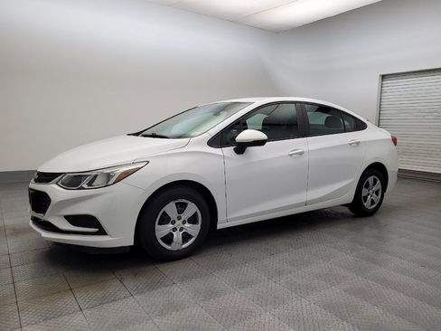 Used 2018 Chevrolet Cruze LS image 2