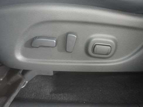 Used 2019 Nissan Pathfinder FWD image 19