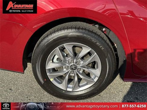 Used 2025 Toyota Sienna XLE image 12
