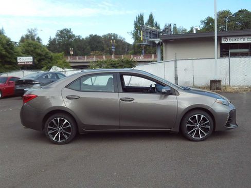 Used 2017 Toyota Corolla SE w/ Carpet Mat Package (TMS) FWD image 6